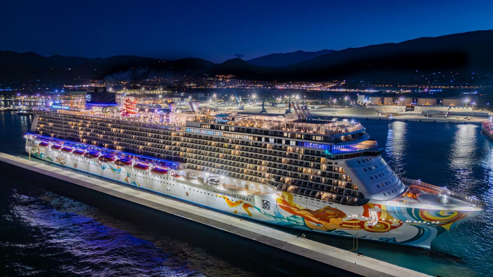 Llega el crucero con más pasajeros en la historia del Puerto de Motril